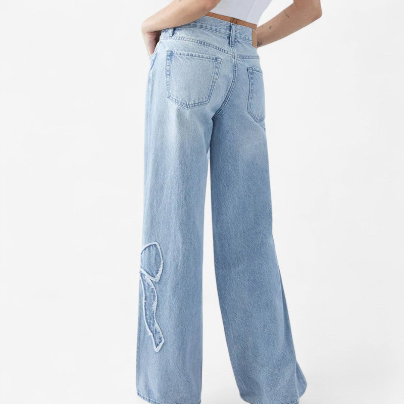 Sarah – Wijde Spijkerbroek met Borduursel en Zakken