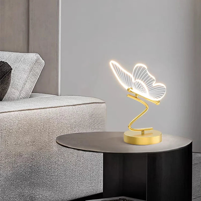 ButterGlow - Luxe vlindertafellamp met gebogen voet en gelaagde gevleugelde accenten