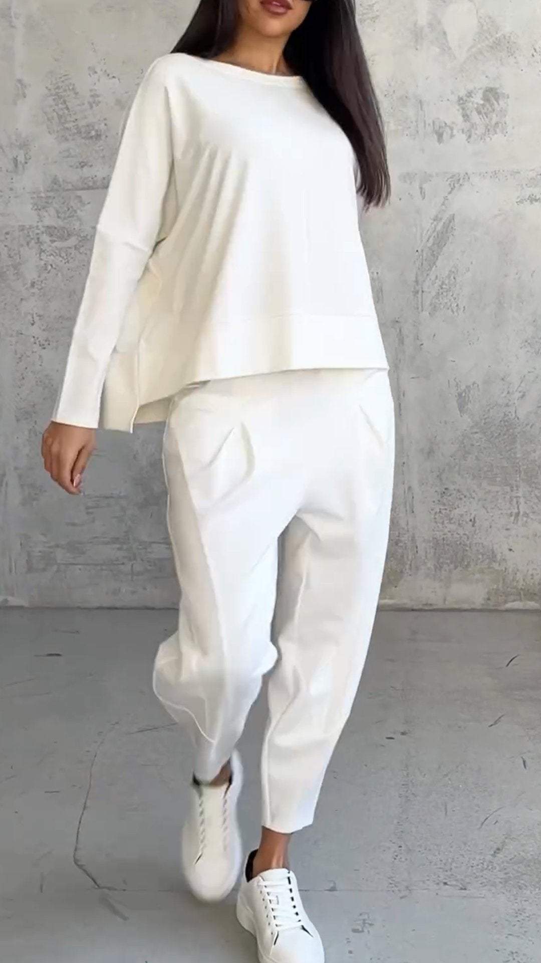 Serenity – Tweedelige set met een top met lange mouwen en een broek met wijde pijpen