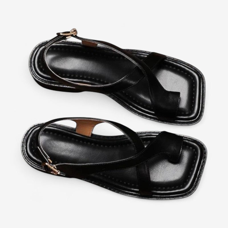 Liora – Sandalen met kruisbandjes en gesp