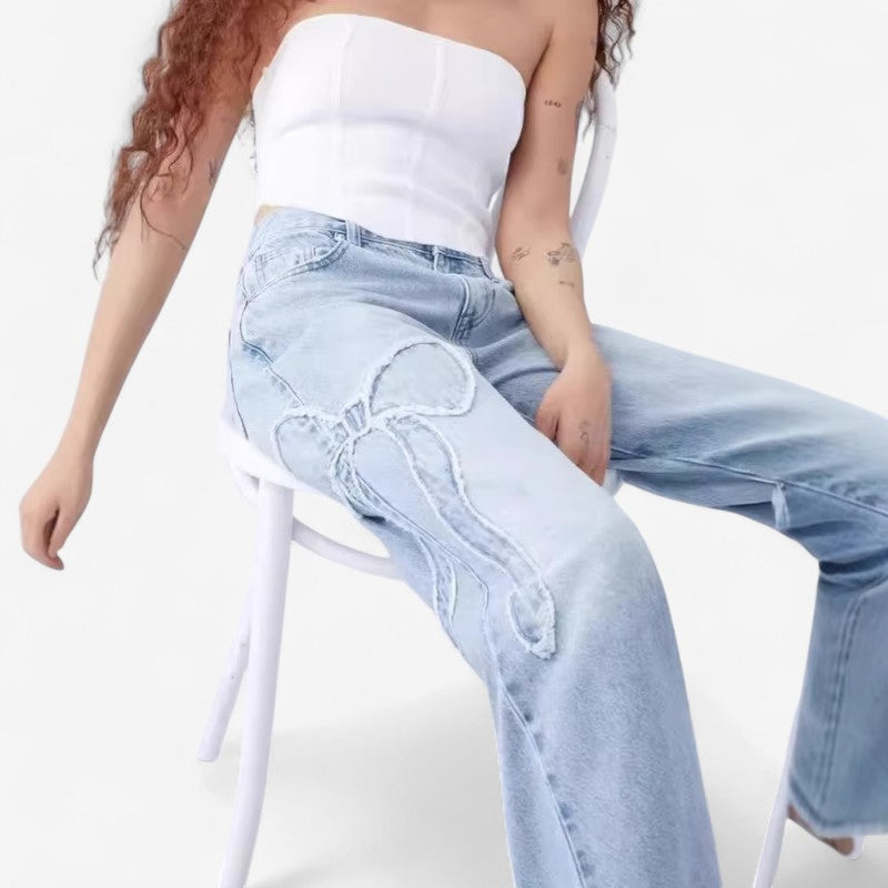 Sarah – Wijde Spijkerbroek met Borduursel en Zakken