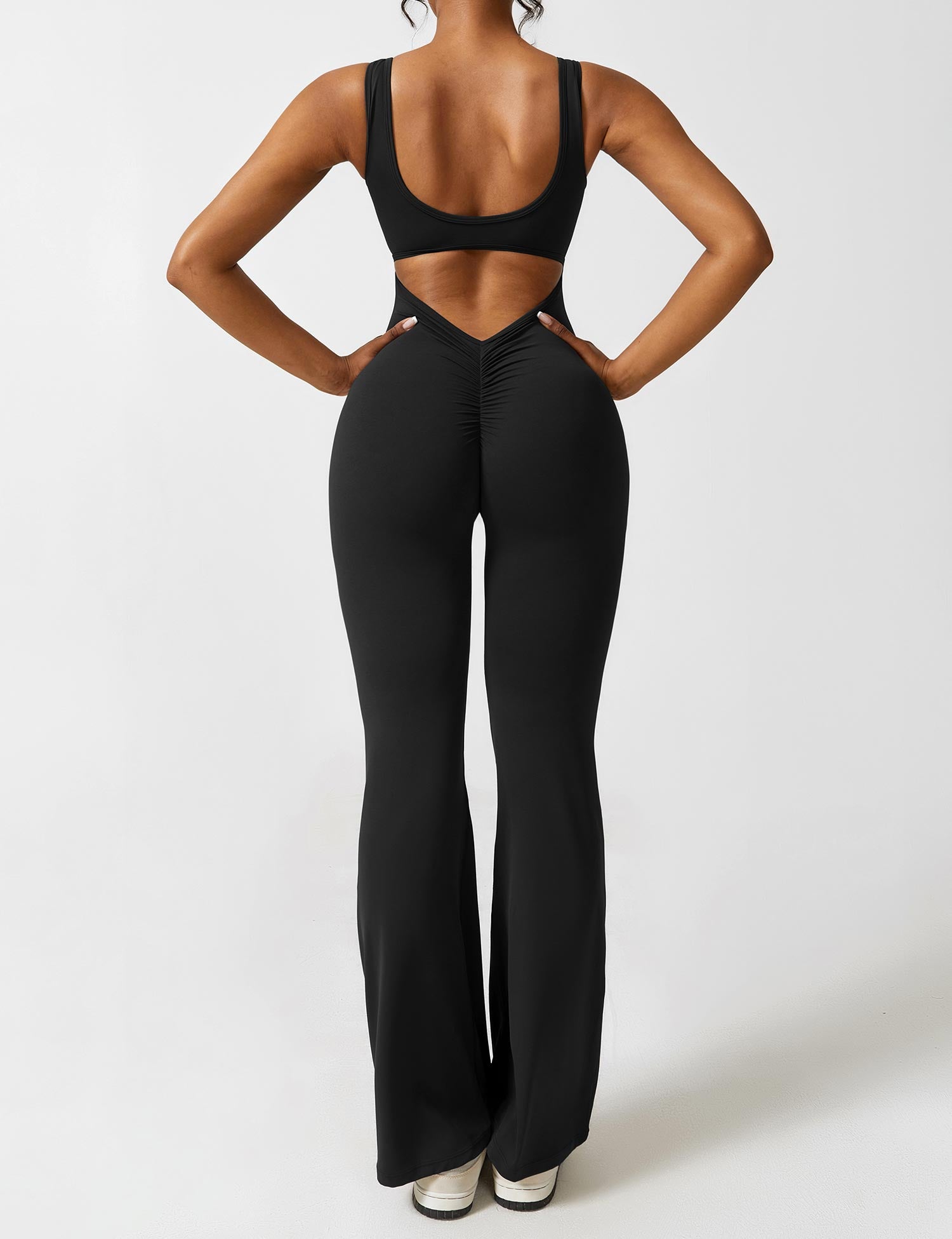 Ayla – Eendelige jumpsuit met holle zijkanten en V-rugontwerp