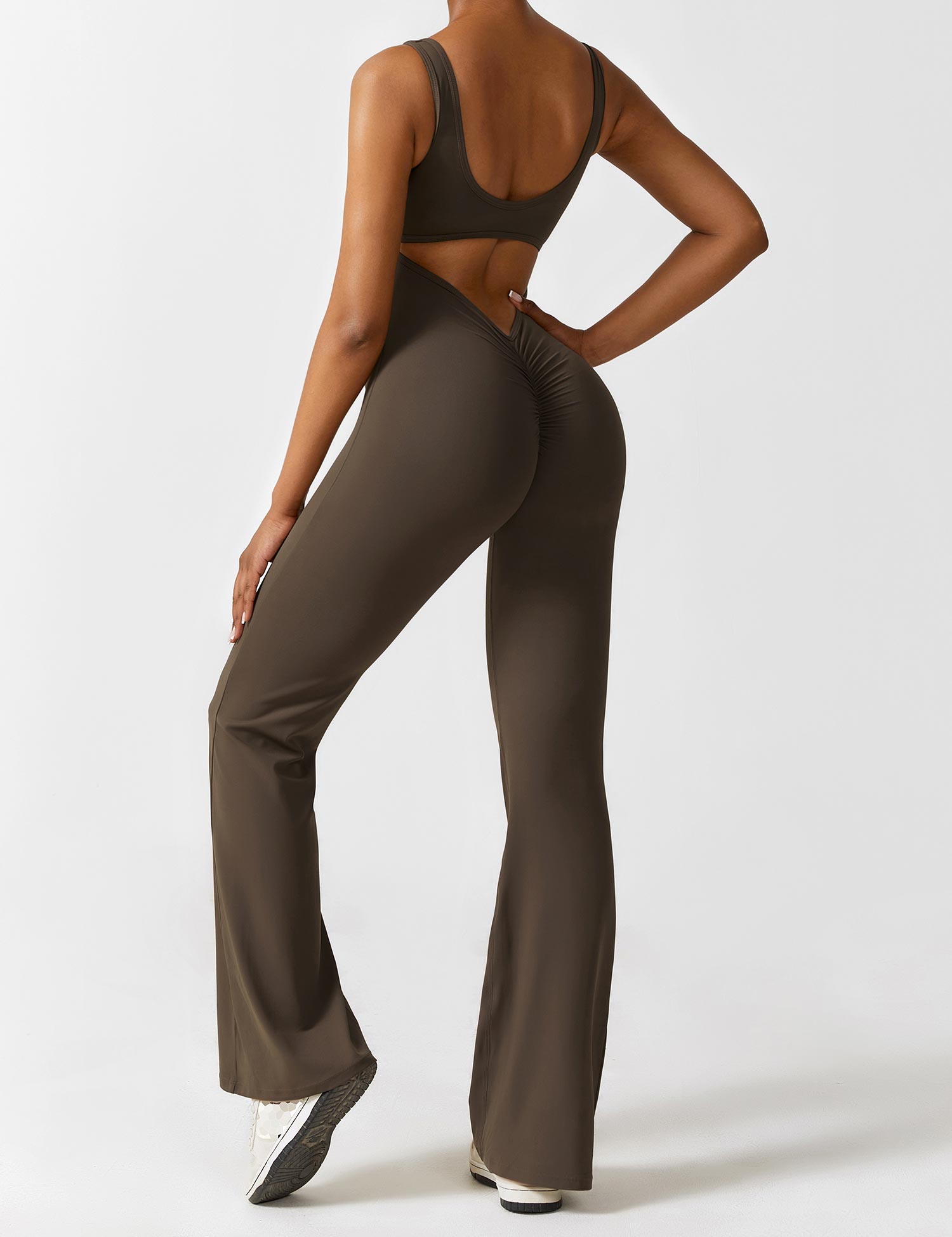 Ayla – Eendelige jumpsuit met holle zijkanten en V-rugontwerp