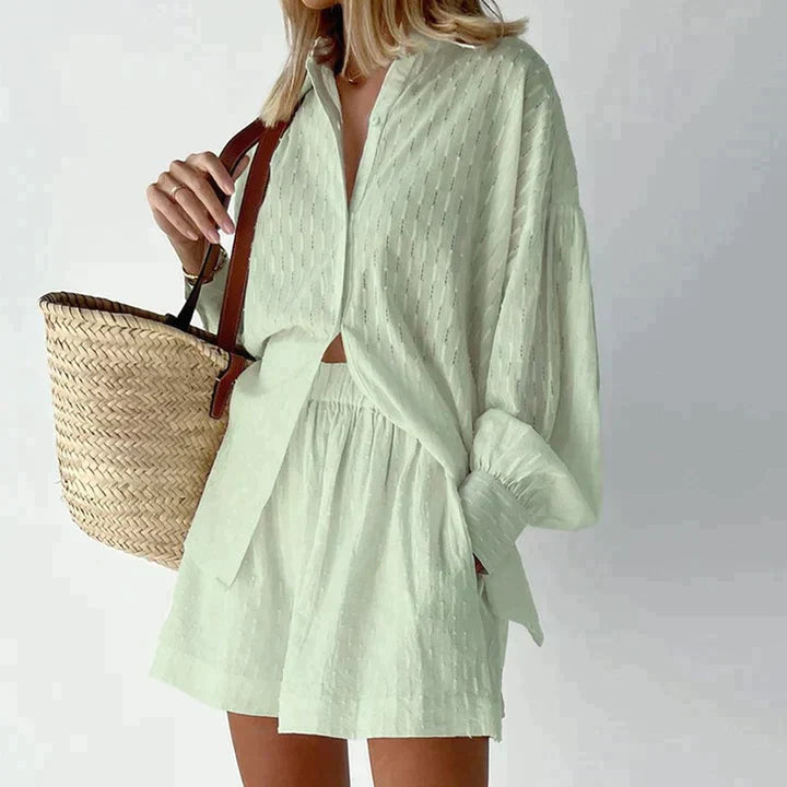 Savannah – Tweedelige set met een shirt met lange mouwen en een short met hoge taille