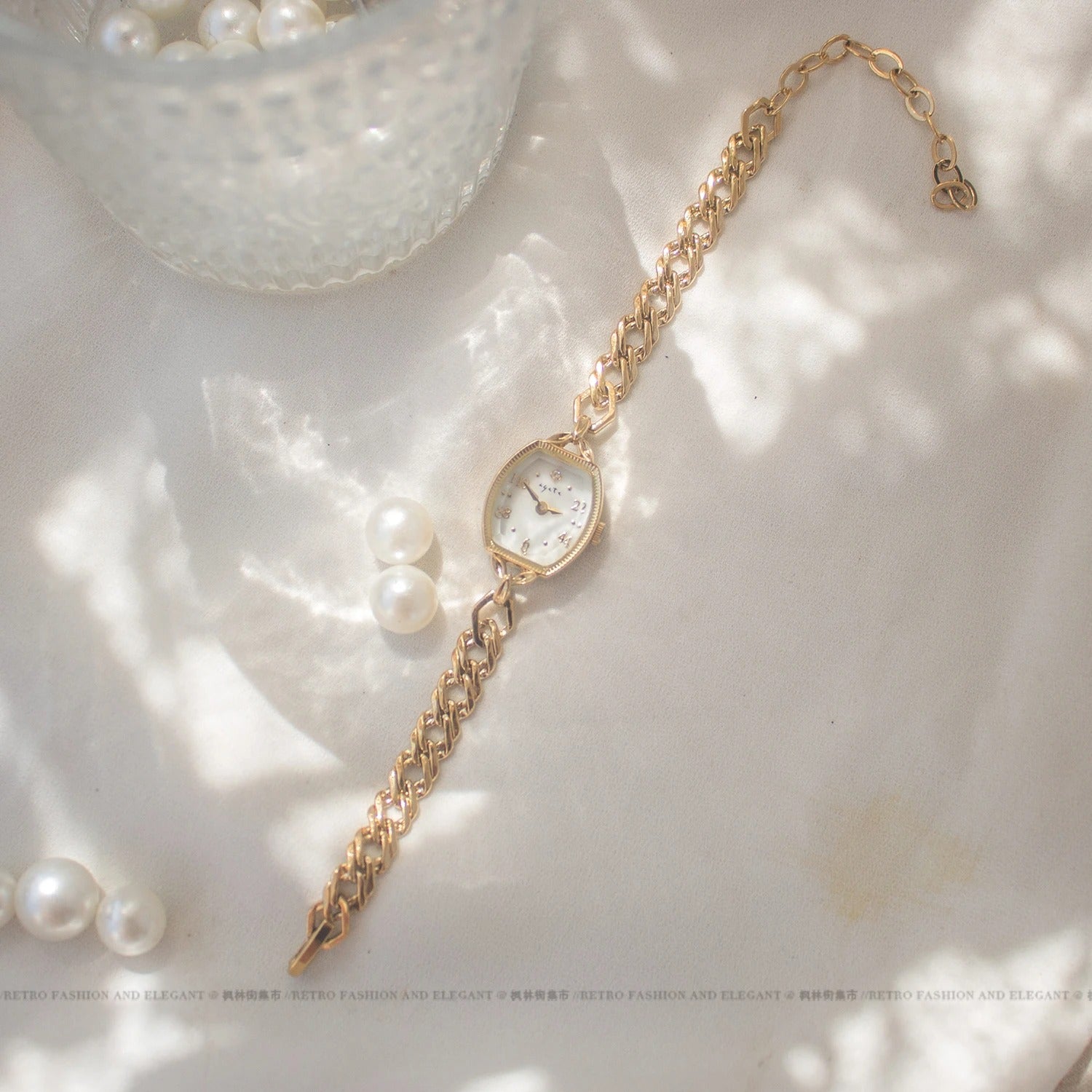 Yelina - Elegant armbandhorloge met zachte glans en verstelbare kettingband