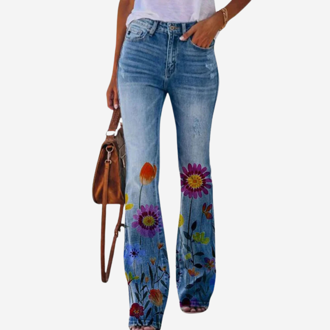 Livia – Trendy Flared Jeans met Unieke Bloemen- en Artistieke Patronen