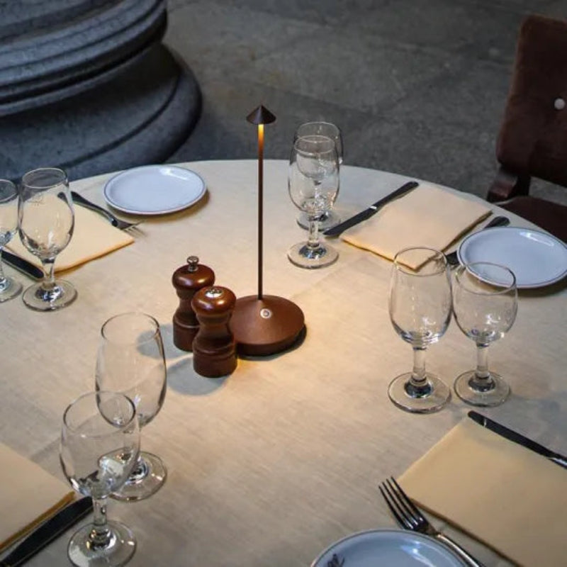 ZenGlow – Elegante Tafellamp met Verstelbare Verlichting en Waterdicht Ontwerp
