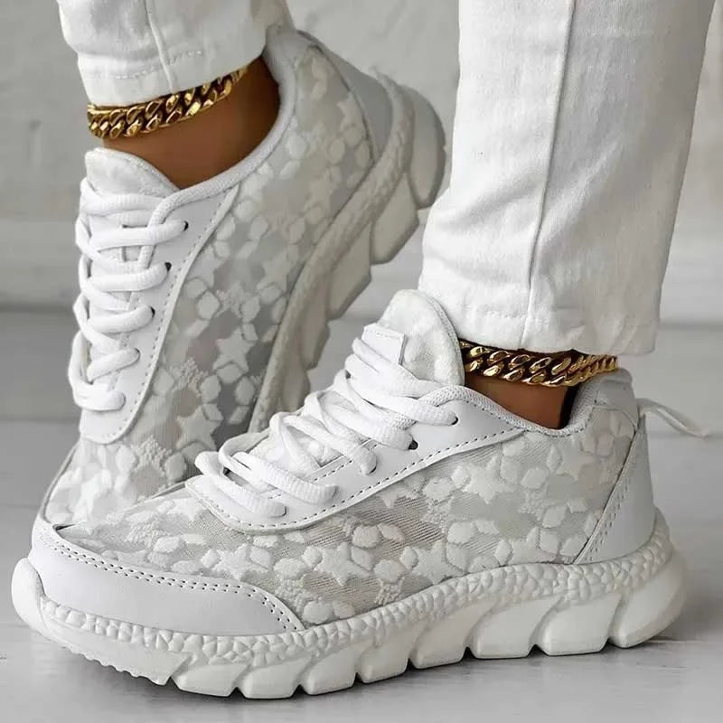 Mia - Lichte Sneakers met Geborduurde Sterren Design en Vetersluiting