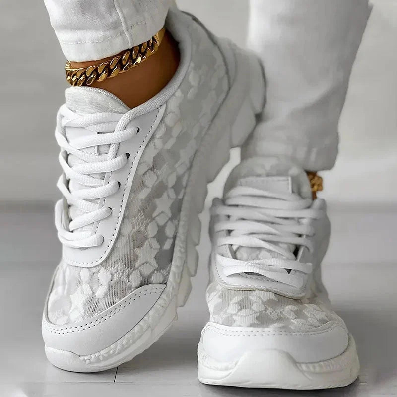 Mia - Lichte Sneakers met Geborduurde Sterren Design en Vetersluiting