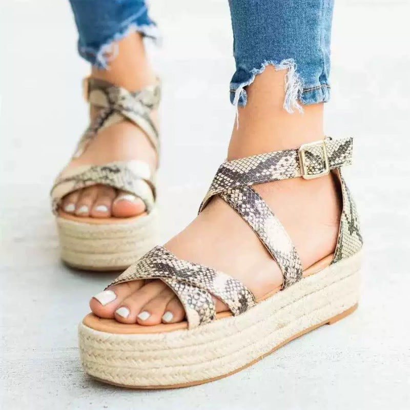 Nina - Trendy Plateau sandalen met verstelbare bandjes en lichtgewicht zool