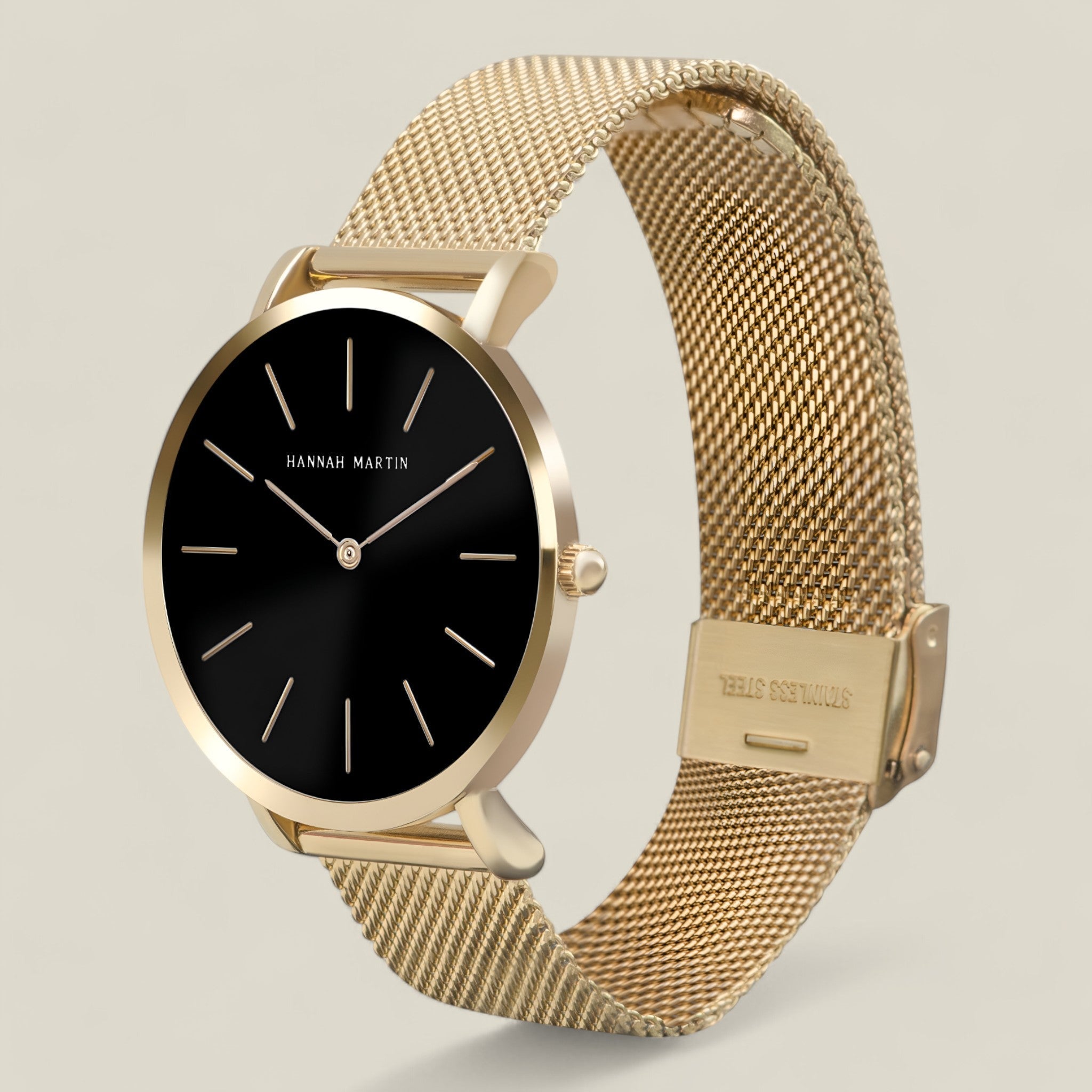 Dana - Rond gouden horloge met zwarte wijzerplaat en stijlvolle mesh band