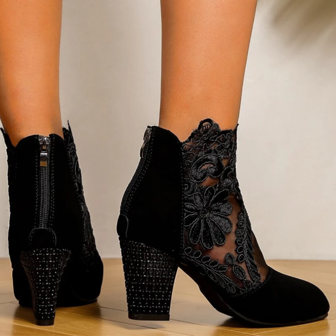 Felicia - Hooggehakte schoenen met geborduurde kant en blokhak