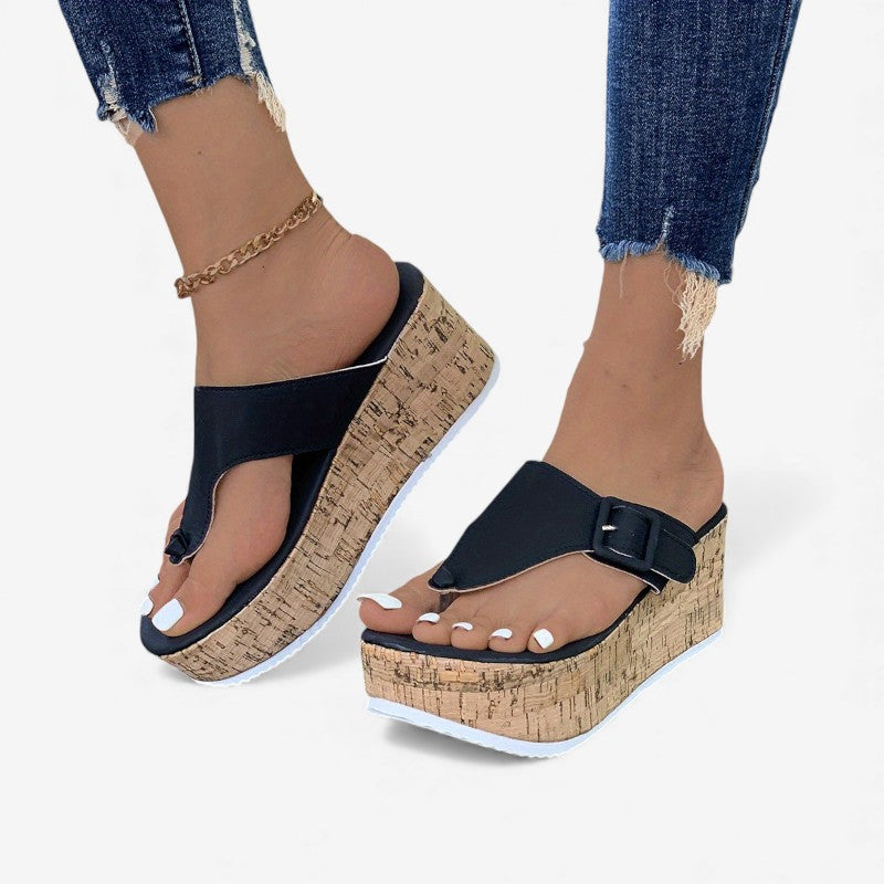 Amanda – Teenslippers met Gespsieraad en Instapontwerp