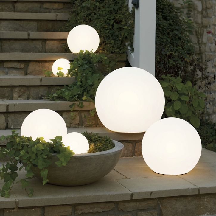 GlowSphere - Decoratieve LED-lichtbollen voor een dynamische buitenambiance