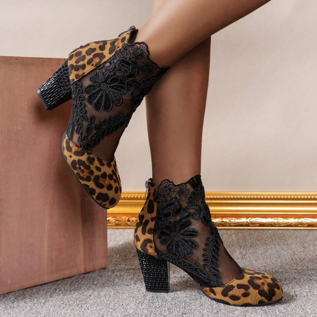 Felicia - Hooggehakte schoenen met geborduurde kant en blokhak