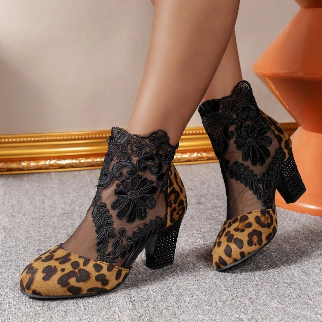 Felicia - Hooggehakte schoenen met geborduurde kant en blokhak