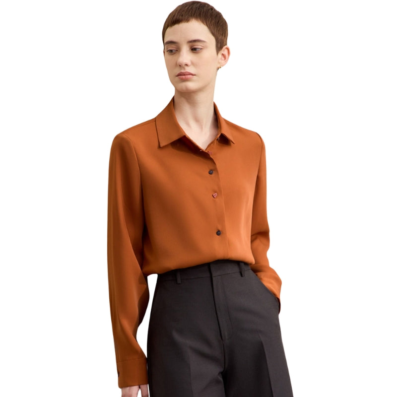 Olivia - Blouse met knoopdetails en klassieke kraag