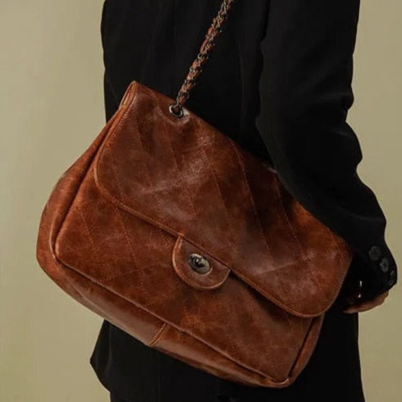 Sanne – Schoudertas met Klepdesign en Binnenvak met Rits