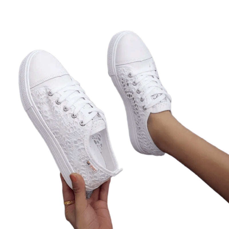 Emilia – Laag Gesneden Veterschoenen met Zijdetails en Veilige Pasvorm