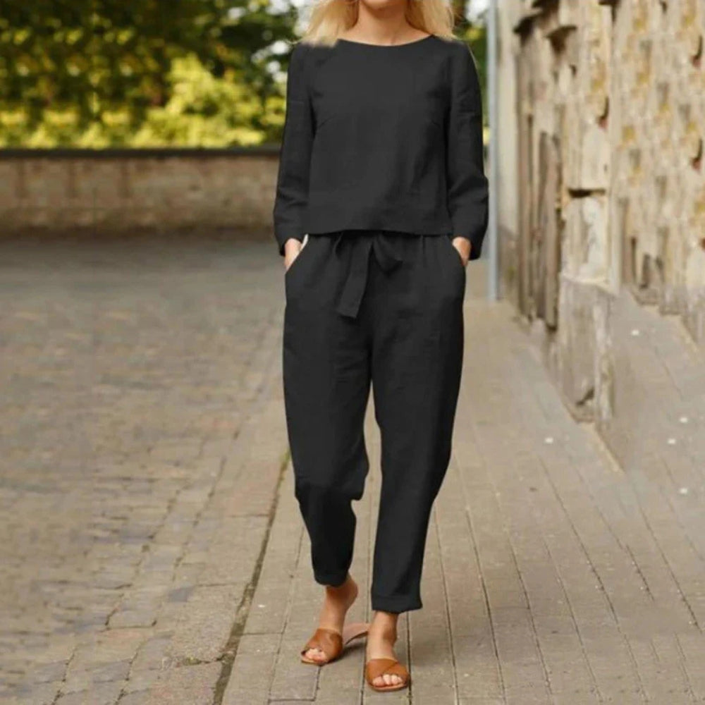 Celina – Elegante tweedelig set met blouse met ronde hals en relaxte broek