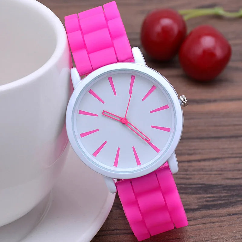 Zara - Modern horloge met minimalistische wijzerplaat en comfortabele band