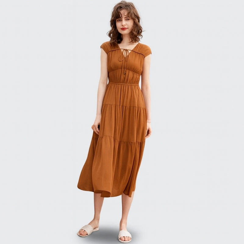 Lotte – Gelaagde maxi jurk met V hals en strikdetail