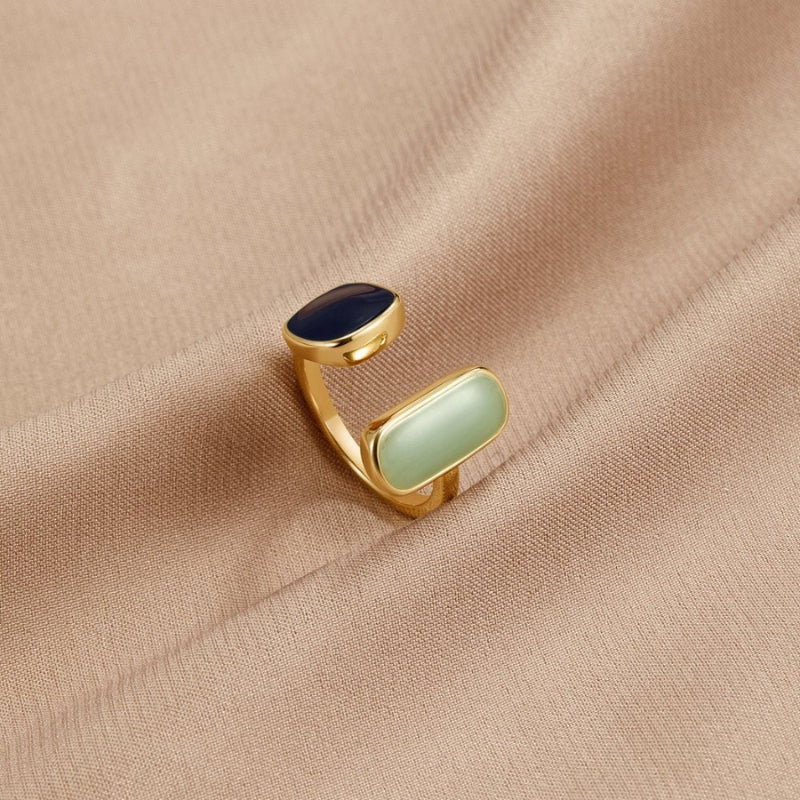 Selina – Elegante wikkelring met twee rechthoekige stenen en open pasvorm