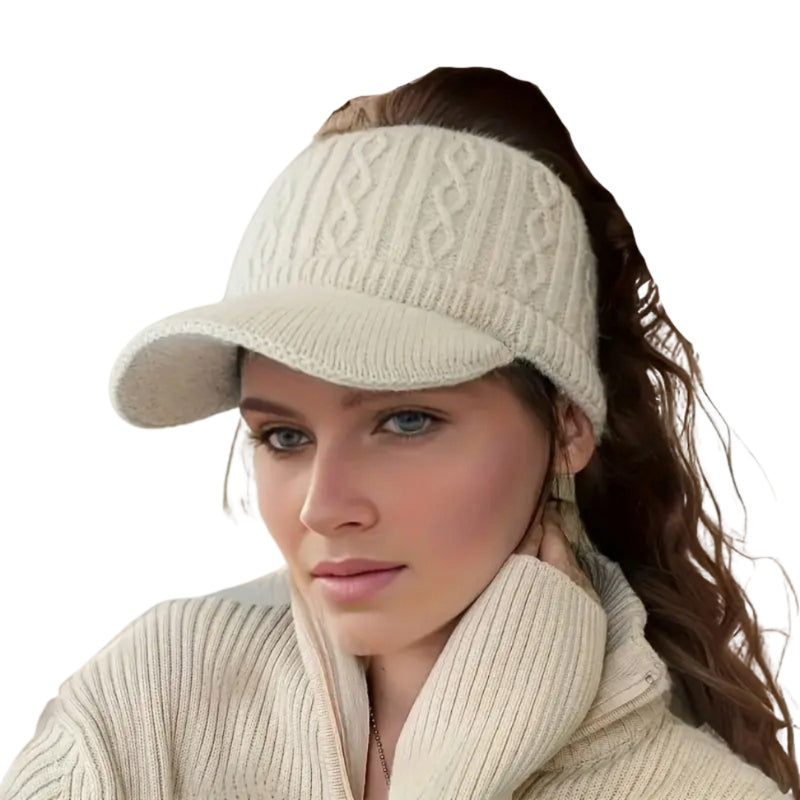 Julia – Moderne pet met opening voor paardenstaart