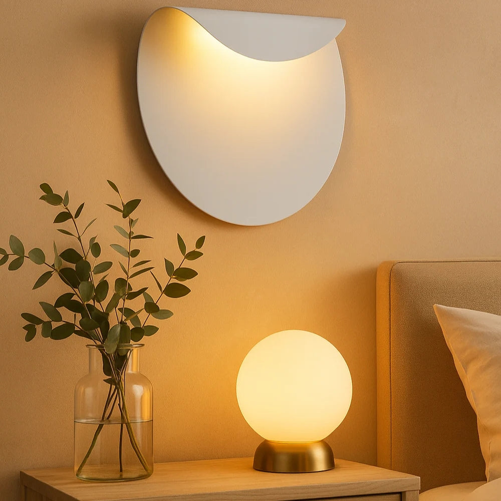 GlowNest – Wandlamp met strak silhouet en subtiele wandgloed