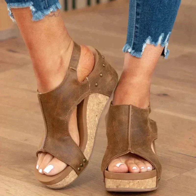Melania - Casual sandalen met sleehak, achterband en gewatteerde zool