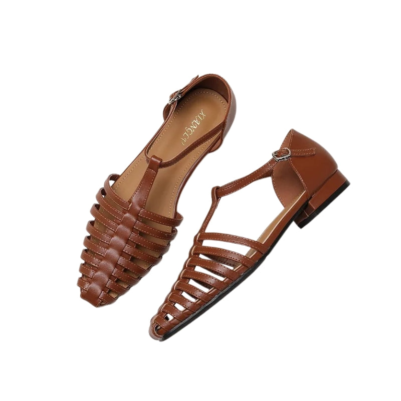 Nina – T Strap Sandalen met Gesp en Puntige Teen