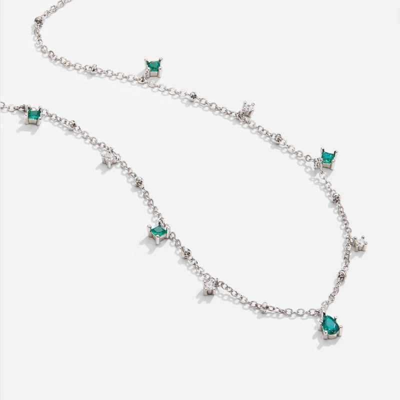 Maren – Klassieke ketting met geometrische steenaccenten en verstelbare pasvorm
