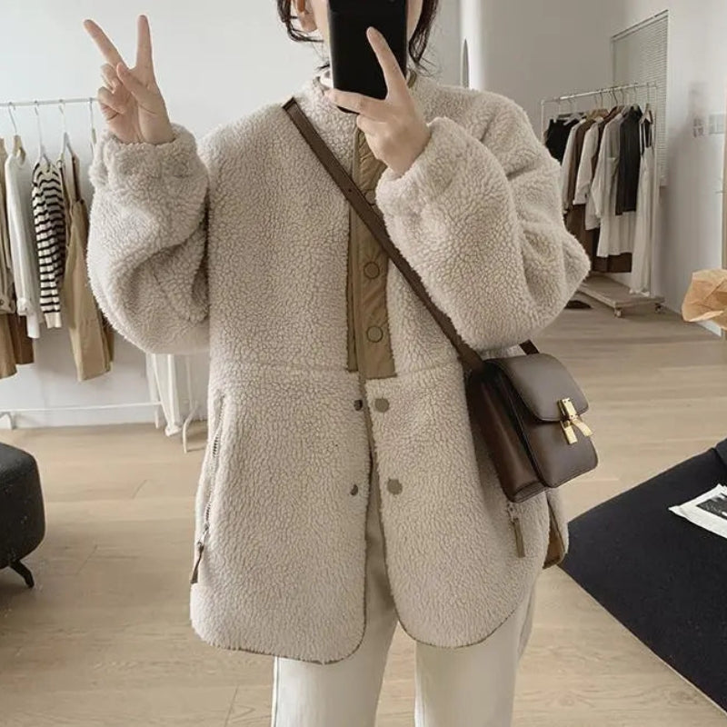 Lurisa – Lange Mouw Jas met Knopen en Zijzakken