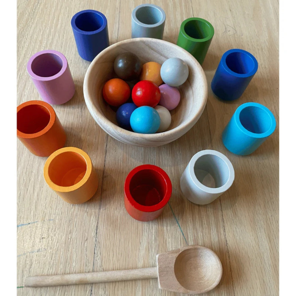 SortiPlay – Sensorisch sorteerbalspel met schepje en bijpassende bekertjes