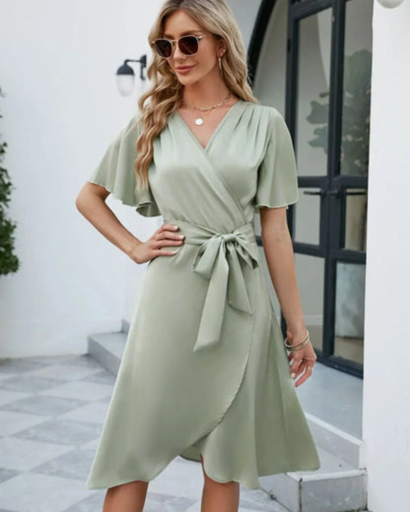 Noelia – Elegante wikkel midi jurk met korte mouwen en flatterende V-hals