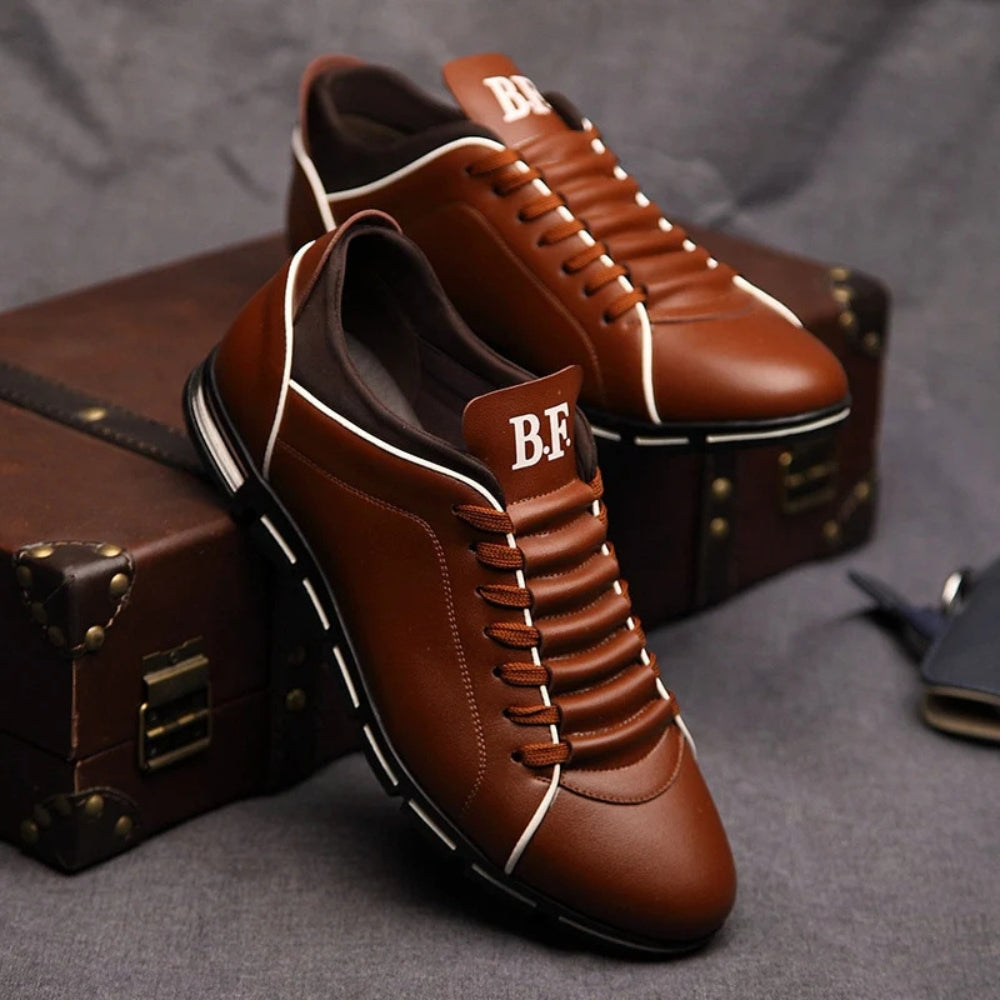 Logan – Lichtgewicht sneakers met comfortabele platte zool en gestreepte hak