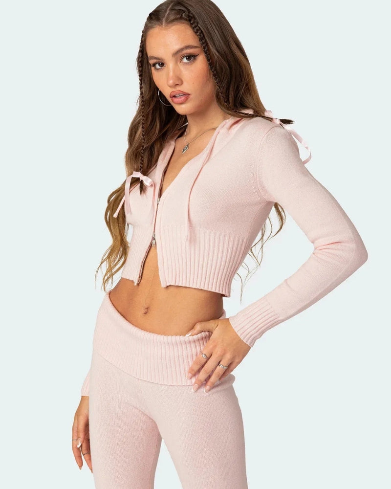 Sasha – Trendy cropped hoodie en uitlopende broekset met strakke pasvorm