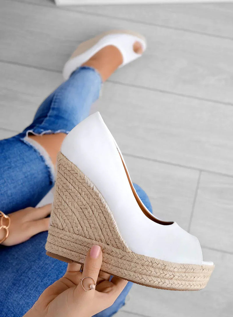 Delilah – Talons compensés élégants à bout ouvert et plateforme tissée