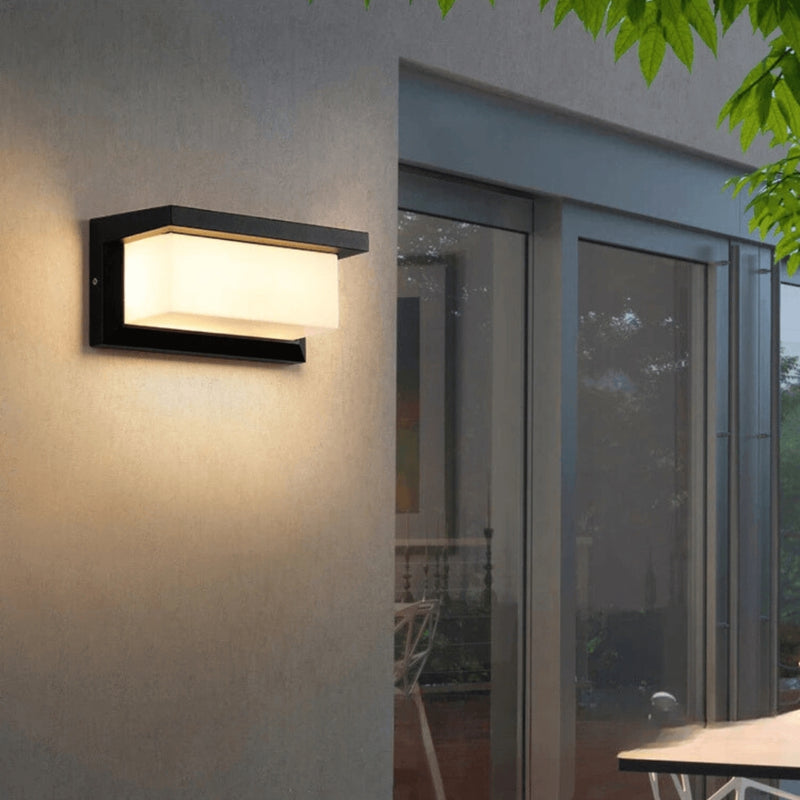 LumiGlow - Slimme buitenmuurlamp met bewegingssensor en automatisch lichtregelsysteem