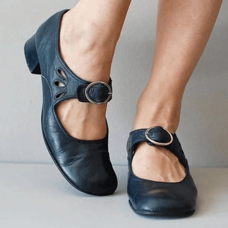 Melina - Klassieke gespschoenen met ronde voorkant en lage blokhak