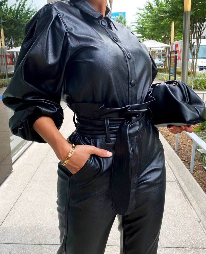 Valeria - Geraffineerde jumpsuit met knoopsluiting en flatterende tailleband