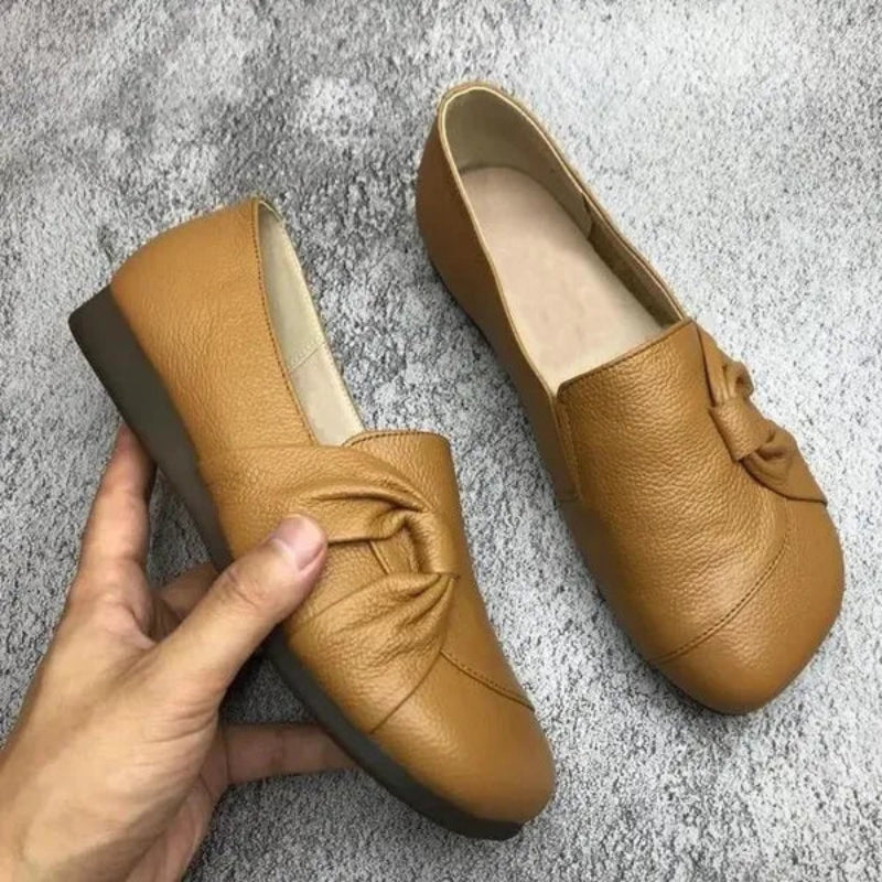 Amara - Elegante Slip On Schoenen met Afgeronde Voorkant en Ondersteunende Lage Hak