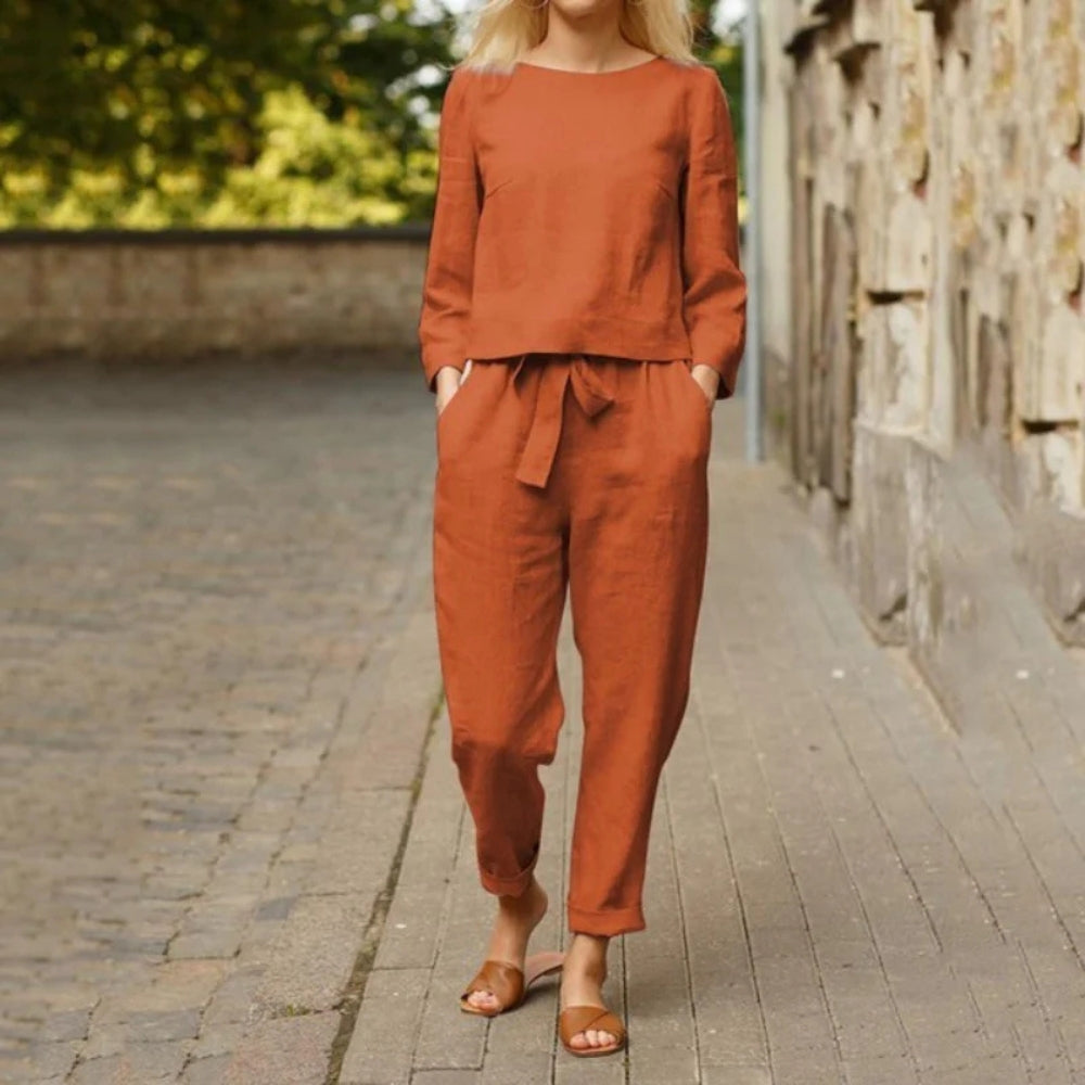 Celina – Elegante tweedelig set met blouse met ronde hals en relaxte broek