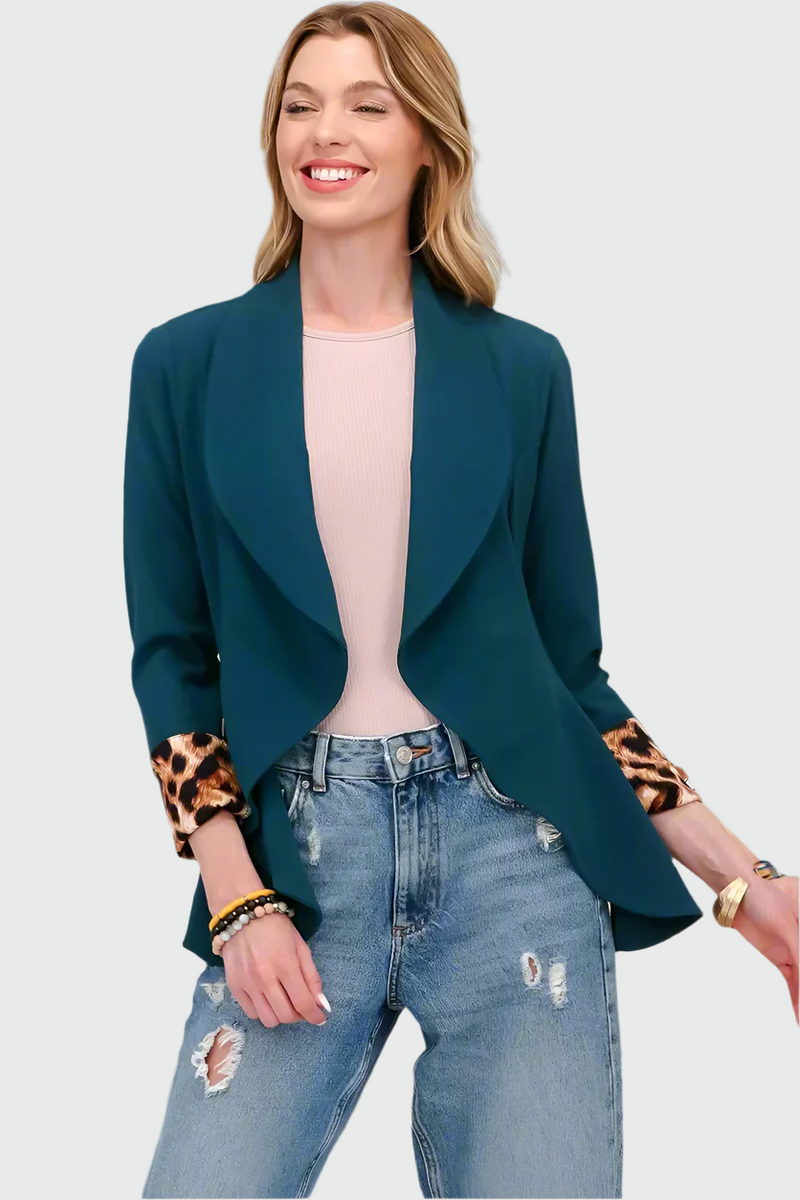 Amara - Modren open voorkant blazer met opgerolde mouwen en comfortabele pasvorm