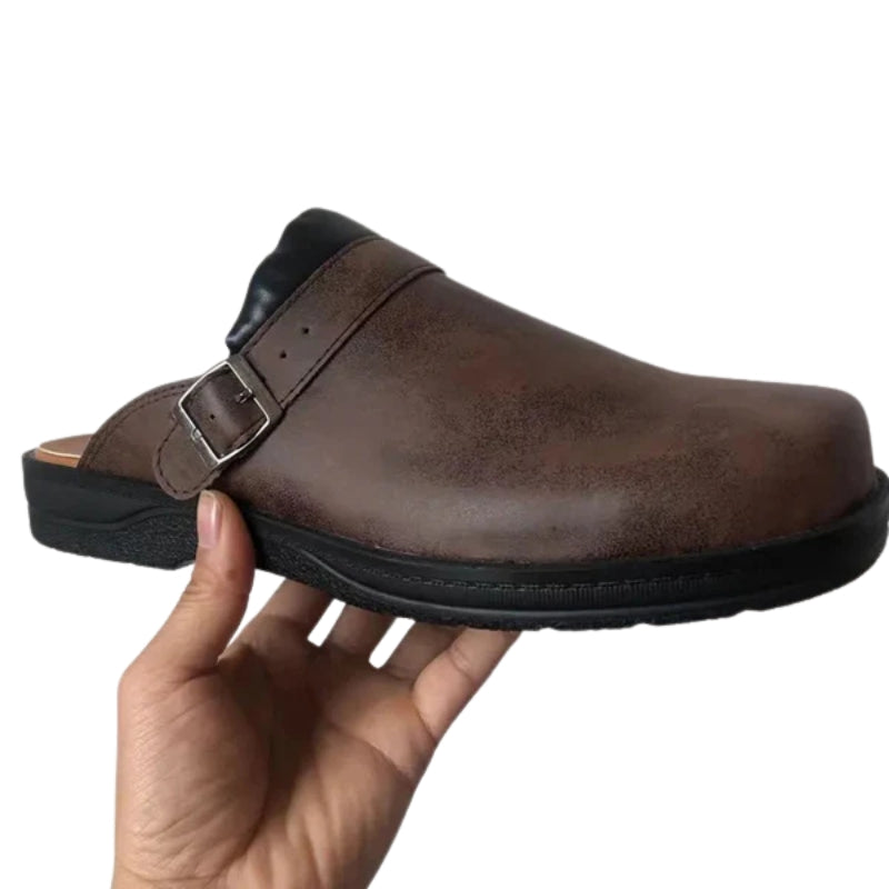 Ethan – Gesloten Slip-On PU Slippers met Verstelbare Gesp en Rubberen Zool