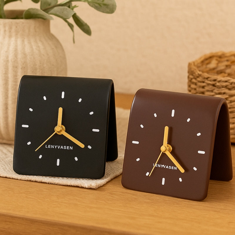 FormHaven – Minimalistische tafelklok met digitaal display en strak ontwerp