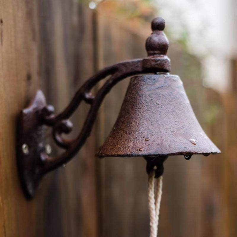 EchoCharm – Vintage-stijl voordeurbel met sierlijke details en tijdloze beltoon