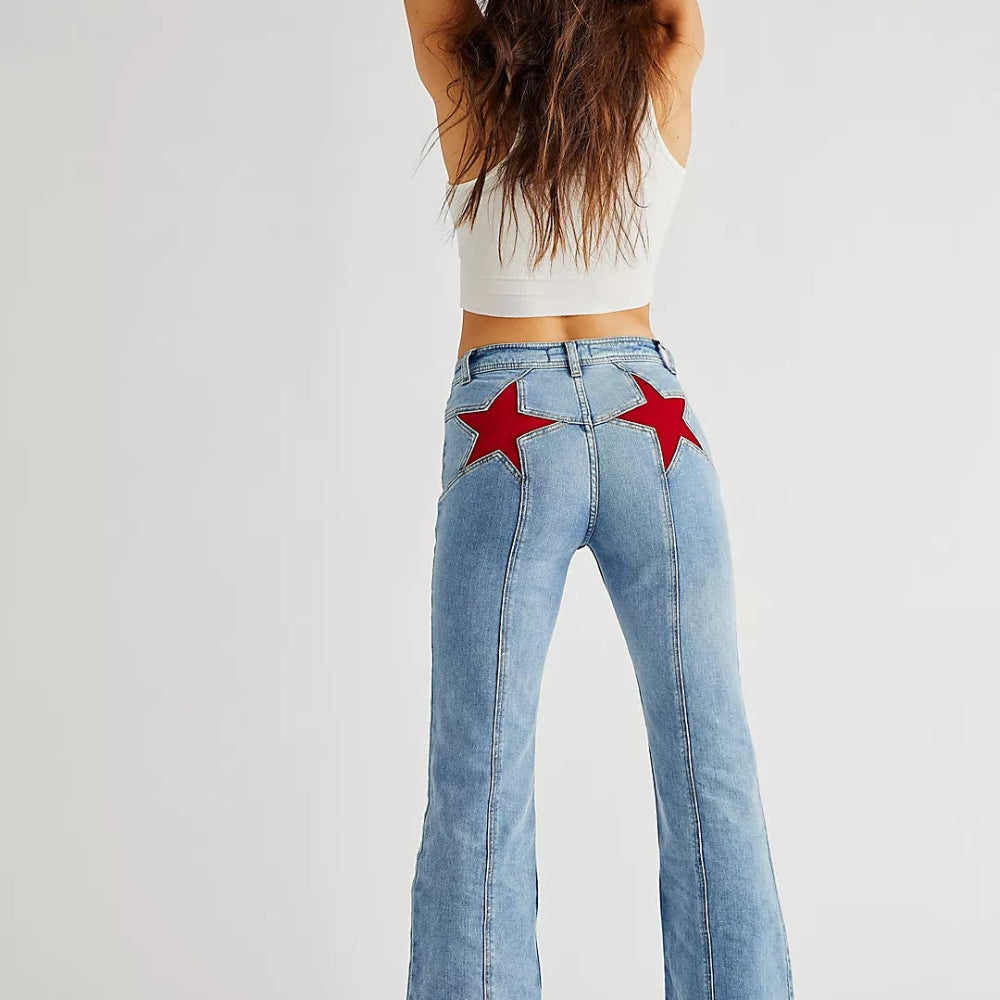 Bianca - Hoge taille flared jeans met steraccenten en detail aan de voorkant
