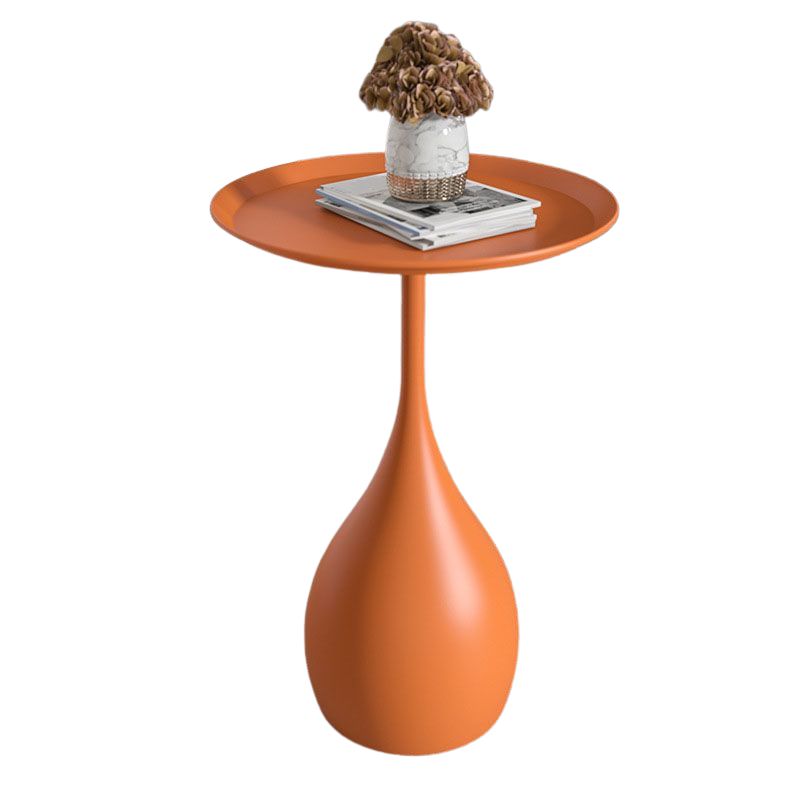 MetalHaven – Ronde Metalen Bijzettafel met Modern Middeleeuws Onderstel