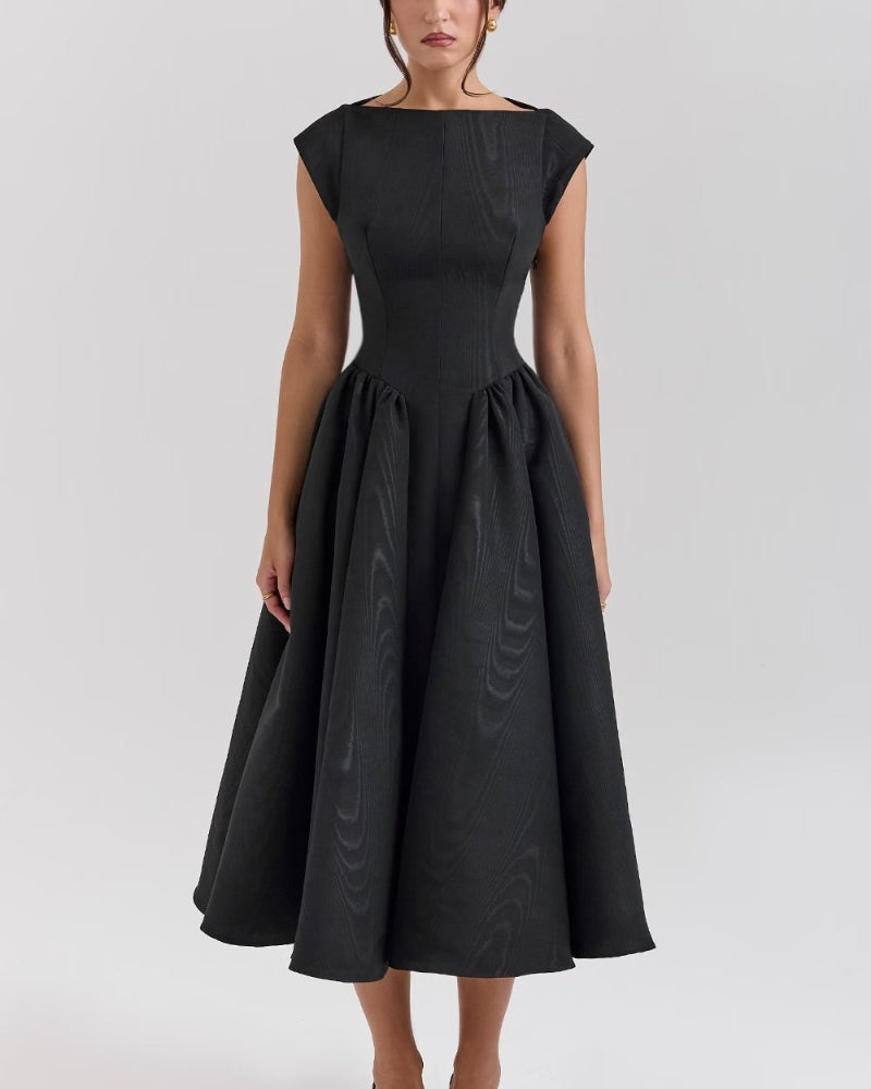 Athena - Elegante jurk met flatterende taille en open rugontwerp